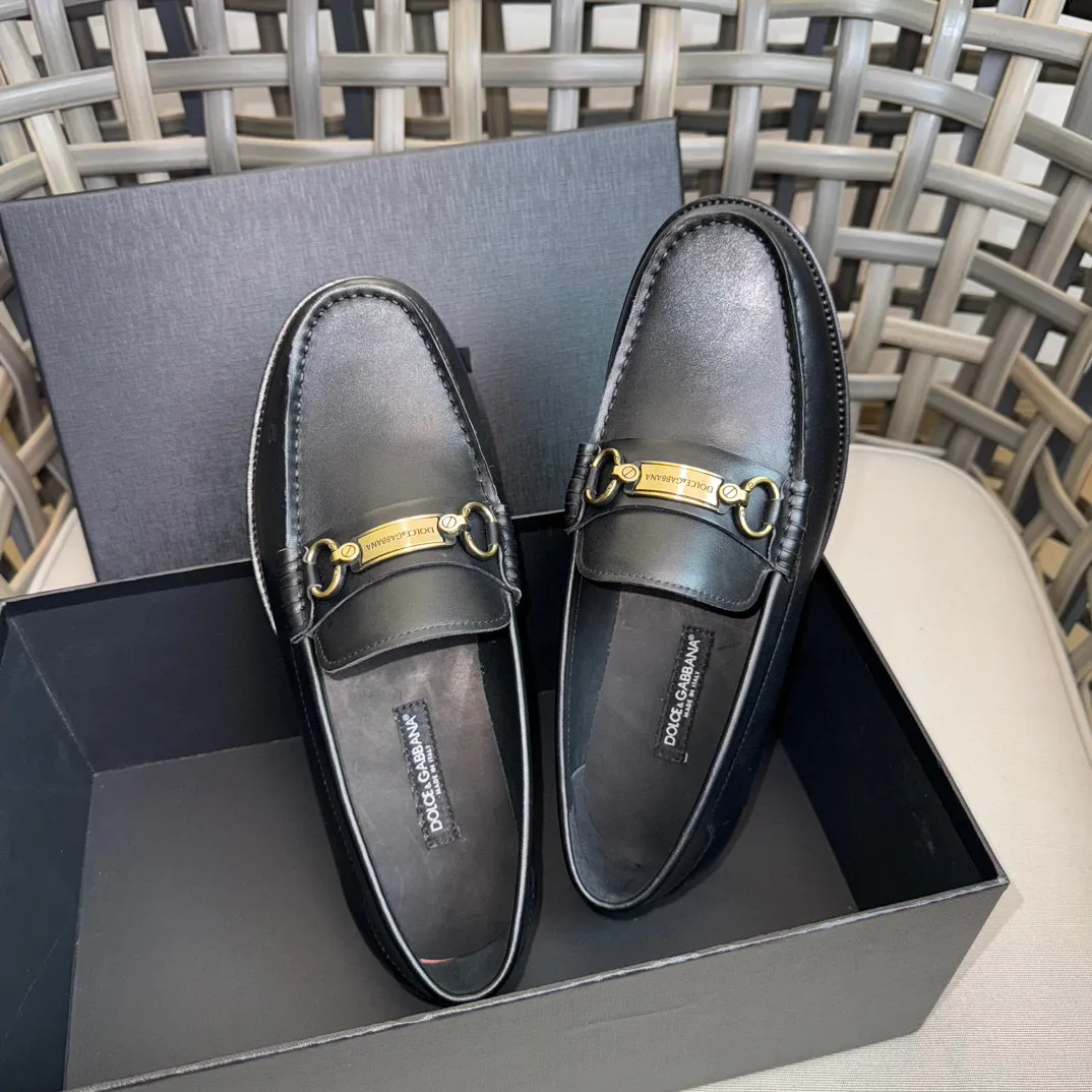💰¥960 D&G cowhide moccasin loafers for men｜Embellished with DG hardware nameplate｜Made of imported calfskin｜Retro and shiny texture complement each other｜Release charming tones to outline a confident posture｜Imported calfskin + cowhide lining + Italian leather outsole Size: 39-44 (38.45 custom-made)